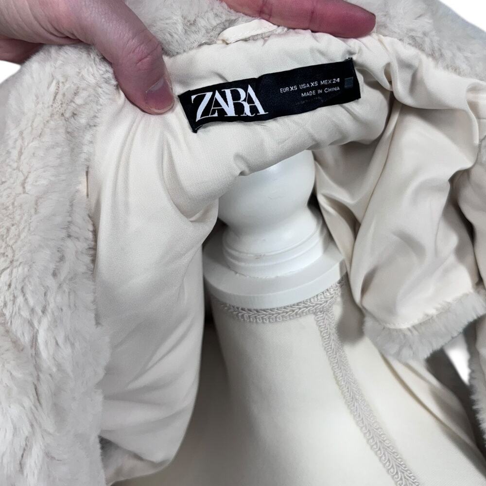 Zara Women's Cream Plush Faux Fur Hooded Vest with Zipper - Size XS - Picture 7 of 8
